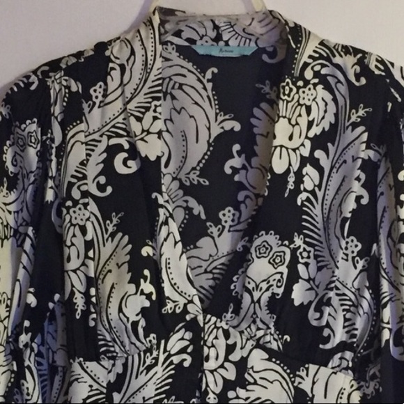 Marciano  Dressy Deep V Neck Hook Close Blouse Sexy Black & White - Picture 3 of 8